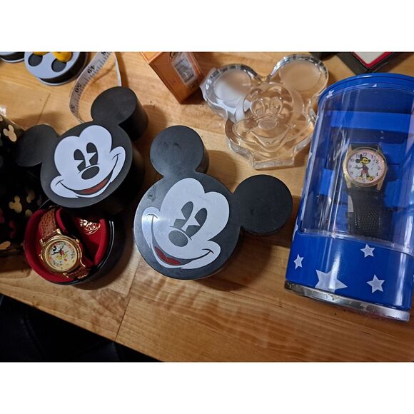 Very Vintage FABULOUS Mickey Mouse Watches, Bobble Heads, Weight, Cologne, Pins - Picture 13 of 15